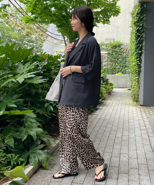 SLOBE IENA(スローブイエナ)の「《WEB限定/追加》リネンレーヨンハーフスリーブジャケット(その他アウター・レディース・ブラック/カーキ・36/38)」の11枚目の写真