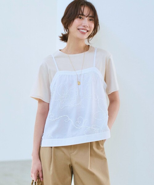 23区 S(ニジュウサンクチイサイサイズ)の「シアーエンブロイダリー キャミソール コンビ Tシャツ(Tシャツ/カットソー・レディース・ベージュ系/ホワイト系/ブラック系・32)」の3枚目の写真