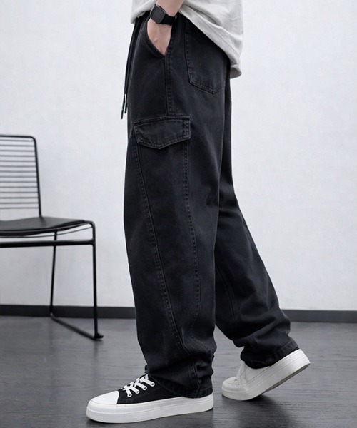 CLOTHY(クロシィ)の「【無造作にキマる、正解シルエット】デニムイージーカーゴパンツ(デニムパンツ・メンズ・ブルー/ブラック・MEDIUM/LARGE)」の4枚目の写真