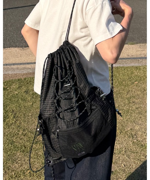 DEVICE(デバイス)の「【DEVICE × ゆーすけコラボ】Savadge ロゴ刺繍 アソート ドローコード ナップサック リュック(バックパック/リュック・メンズ・カモフラージュ/ブラック/ブラック系その他・FREE)」の18枚目の写真