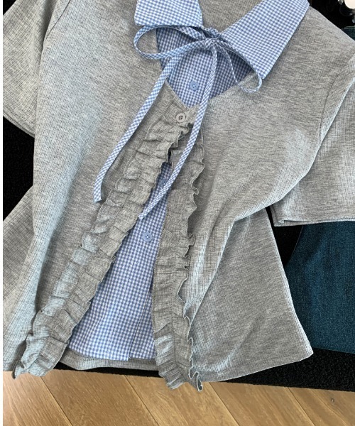 LUCPY(ラクピー)の「フェイクレイヤードフリルブラウス(シャツ/ブラウス・レディース・グレー/ホワイト・X-LARGE/LARGE/MEDIUM/SMALL)」の4枚目の写真