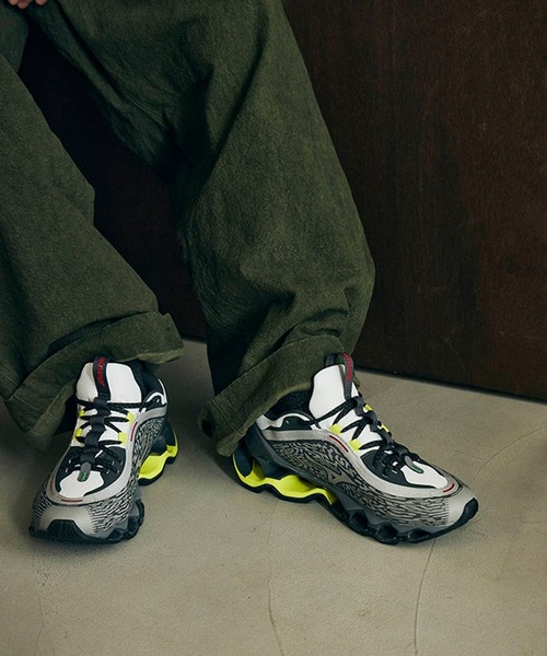 MIZUNO（ミズノ　）の「WAVE PROPHECY 13.2（スニーカー・メンズ・ライトグレー・26/27/28）」の2枚目の写真