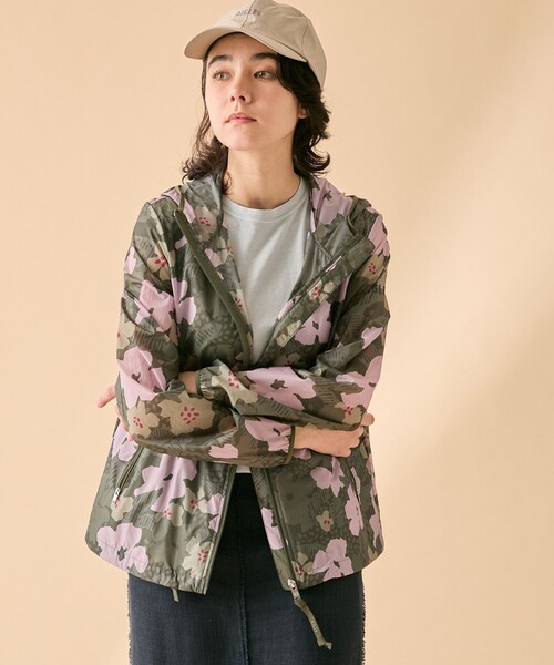 AIGLE(エーグル)の「UVカット 撥水 プリントフーデッドジャケット RP(ナイロンジャケット・レディース・モスグリーン・36/42/44/38/40/34)」の8枚目の写真