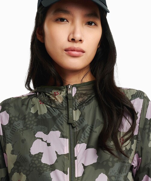 AIGLE(エーグル)の「UVカット 撥水 プリントフーデッドジャケット RP(ナイロンジャケット・レディース・モスグリーン・36/42/44/38/40/34)」の14枚目の写真