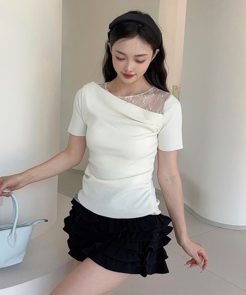 Jasmine Grandiflorum(ジャスミングランディフローラム)の「【Jasmine】レース切り替えアシメトリーデザインTシャツ(Tシャツ/カットソー・レディース・アイボリー/ブルー/ブラック・FREE)」の5枚目の写真