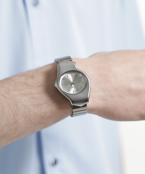 HARE(ハレ)の「URBAN FORM WATCH(HARE)(アナログ腕時計・メンズ・シルバー/ブラック・FREE)」の5枚目の写真