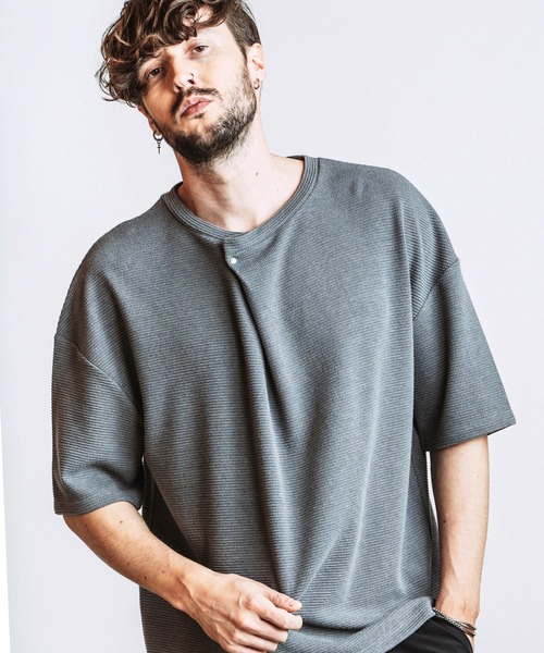 NO ID.(ノーアイディ)の「【NO ID.】Irregular Neck T-Shirt / イレギュラーネック Tシャツ(Tシャツ/カットソー・メンズ・ホワイト/ブラック/グレー・ONE SIZE)」の1枚目の写真