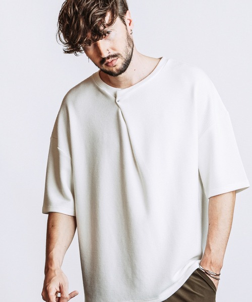NO ID.(ノーアイディ)の「【NO ID.】Irregular Neck T-Shirt / イレギュラーネック Tシャツ(Tシャツ/カットソー・メンズ・ホワイト/ブラック/グレー・ONE SIZE)」の2枚目の写真