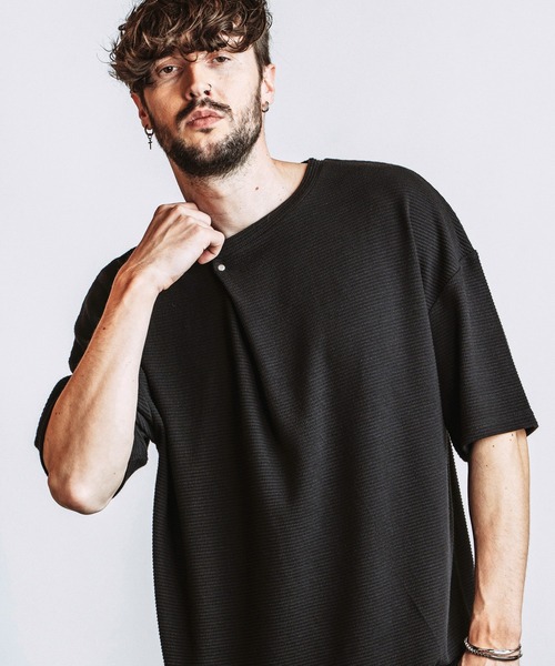 NO ID.(ノーアイディ)の「【NO ID.】Irregular Neck T-Shirt / イレギュラーネック Tシャツ(Tシャツ/カットソー・メンズ・ホワイト/ブラック/グレー・ONE SIZE)」の3枚目の写真