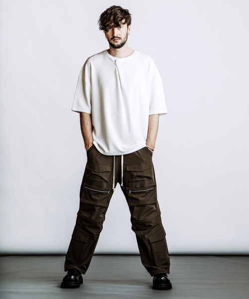 NO ID.(ノーアイディ)の「【NO ID.】Irregular Neck T-Shirt / イレギュラーネック Tシャツ(Tシャツ/カットソー・メンズ・ホワイト/ブラック/グレー・ONE SIZE)」の5枚目の写真