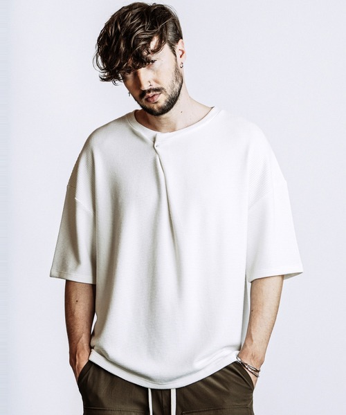 NO ID.(ノーアイディ)の「【NO ID.】Irregular Neck T-Shirt / イレギュラーネック Tシャツ(Tシャツ/カットソー・メンズ・ホワイト/ブラック/グレー・ONE SIZE)」の4枚目の写真