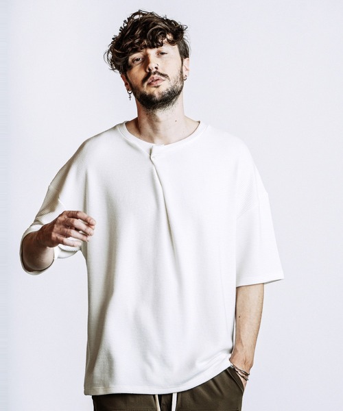 NO ID.(ノーアイディ)の「【NO ID.】Irregular Neck T-Shirt / イレギュラーネック Tシャツ(Tシャツ/カットソー・メンズ・ホワイト/ブラック/グレー・ONE SIZE)」の11枚目の写真