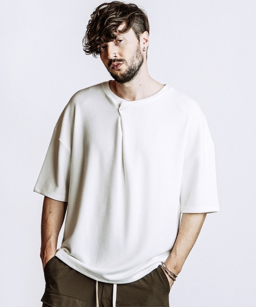 NO ID.(ノーアイディ)の「【NO ID.】Irregular Neck T-Shirt / イレギュラーネック Tシャツ(Tシャツ/カットソー・メンズ・ホワイト/ブラック/グレー・ONE SIZE)」の10枚目の写真