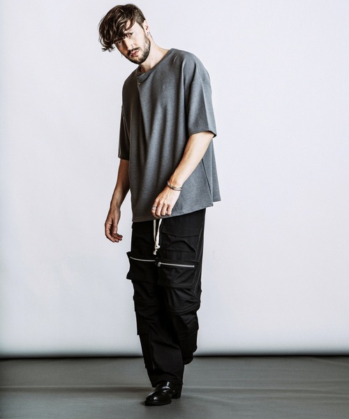 NO ID.(ノーアイディ)の「【NO ID.】Irregular Neck T-Shirt / イレギュラーネック Tシャツ(Tシャツ/カットソー・メンズ・ホワイト/ブラック/グレー・ONE SIZE)」の7枚目の写真