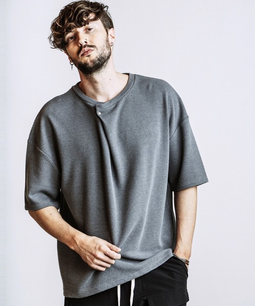 NO ID.(ノーアイディ)の「【NO ID.】Irregular Neck T-Shirt / イレギュラーネック Tシャツ(Tシャツ/カットソー・メンズ・ホワイト/ブラック/グレー・ONE SIZE)」の6枚目の写真