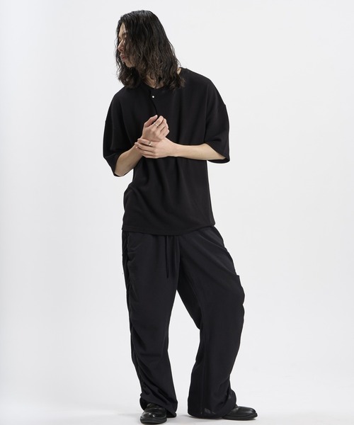 NO ID.(ノーアイディ)の「【NO ID.】Irregular Neck T-Shirt / イレギュラーネック Tシャツ(Tシャツ/カットソー・メンズ・ホワイト/ブラック/グレー・ONE SIZE)」の19枚目の写真