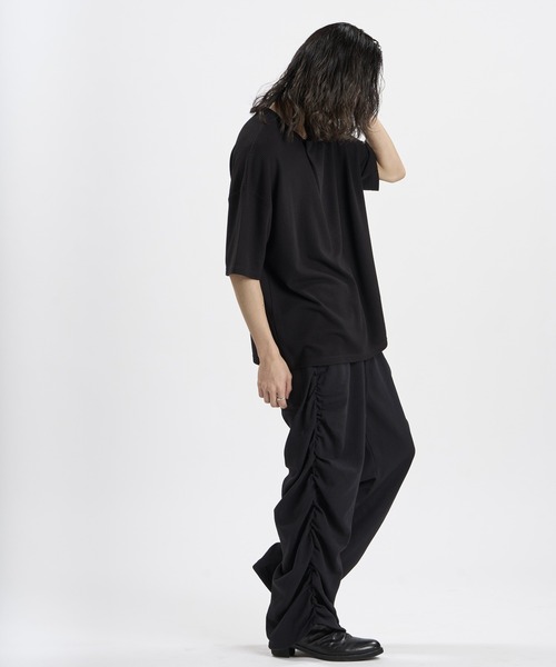NO ID.(ノーアイディ)の「【NO ID.】Irregular Neck T-Shirt / イレギュラーネック Tシャツ(Tシャツ/カットソー・メンズ・ホワイト/ブラック/グレー・ONE SIZE)」の20枚目の写真