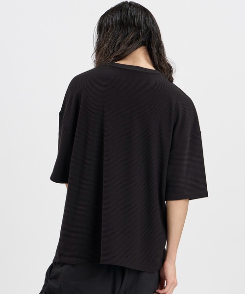 NO ID.(ノーアイディ)の「【NO ID.】Irregular Neck T-Shirt / イレギュラーネック Tシャツ(Tシャツ/カットソー・メンズ・ホワイト/ブラック/グレー・ONE SIZE)」の17枚目の写真