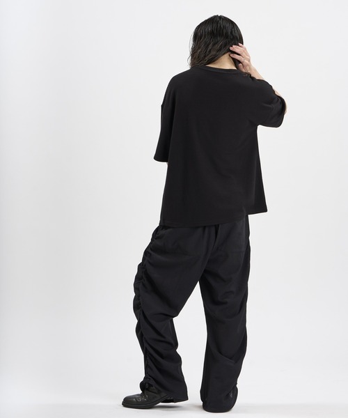 NO ID.(ノーアイディ)の「【NO ID.】Irregular Neck T-Shirt / イレギュラーネック Tシャツ(Tシャツ/カットソー・メンズ・ホワイト/ブラック/グレー・ONE SIZE)」の21枚目の写真