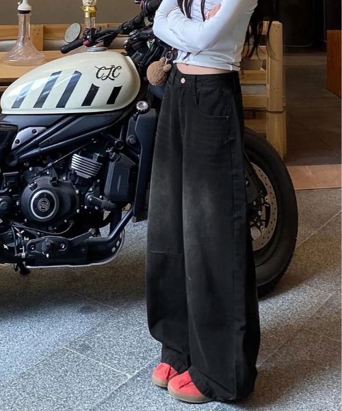 kirakiraShop(キラキラショップ)の「バレル レッグ ウォッシュ デニムパンツ(デニムパンツ・レディース・ブラック・XL/L/M/S)」の2枚目の写真