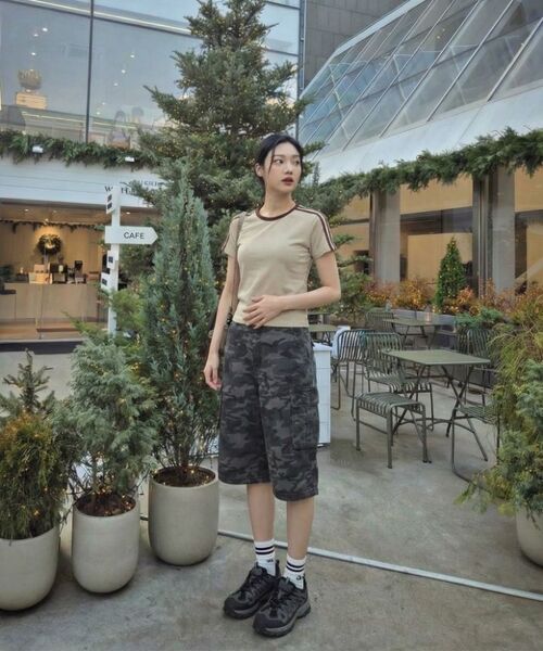 BASIC LABEL（ベーシックラベル）の「Wesley Semi-crop track short-sleeved T-shirt 6 Color [BLSE_6001]（Tシャツ/カットソー・レディース・スカイブルー/ベージュ/ネイビー/ピンク/アイボリー系1/アイボリー系2・1）」の14枚目の写真