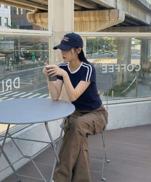 BASIC LABEL（ベーシックラベル）の「Wesley Semi-crop track short-sleeved T-shirt 6 Color [BLSE_6001]（Tシャツ/カットソー・レディース・スカイブルー/ベージュ/ネイビー/ピンク/アイボリー系1/アイボリー系2・1）」の15枚目の写真