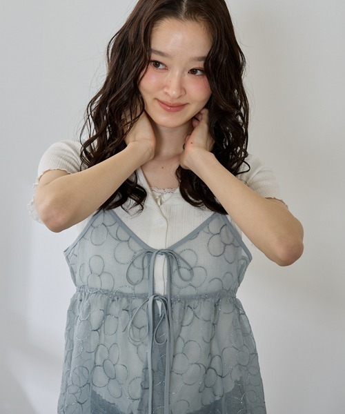 P.V.T(ピーブイティー)の「丸花柄刺繍前開きWリボンキャミチュニック(チュニック・レディース・ブルー/アイボリー/ブラック・M)」の15枚目の写真