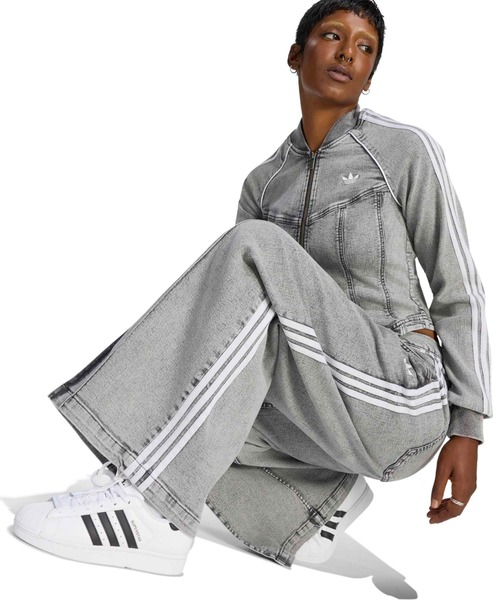 adidas(アディダス)の「adidas DENIM PLEATS WIDE LEG PANTS / アディダス デニム プリーツ ワイド レッグ パンツ(デニムパンツ・レディース・グレー・24inch/27inch/26inch/25inch)」の2枚目の写真