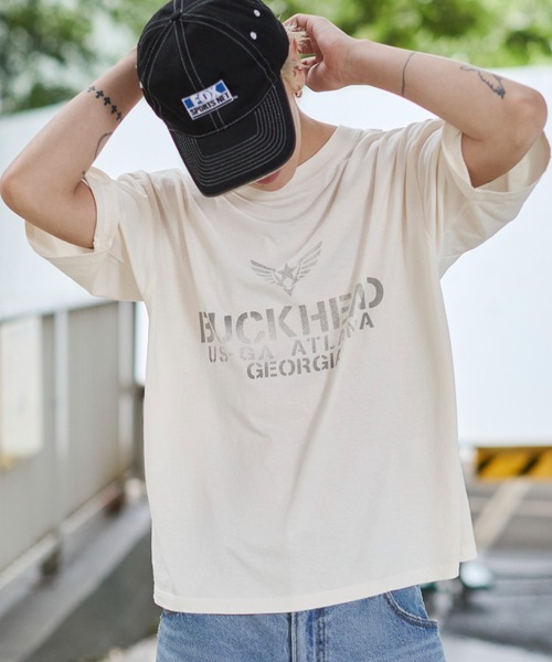 WEGO(ウィゴー)の「WEGO/ステンシルロゴグラフィックT(Tシャツ/カットソー・メンズ・ブラック/アイボリー・MEDIUM/LARGE)」の6枚目の写真