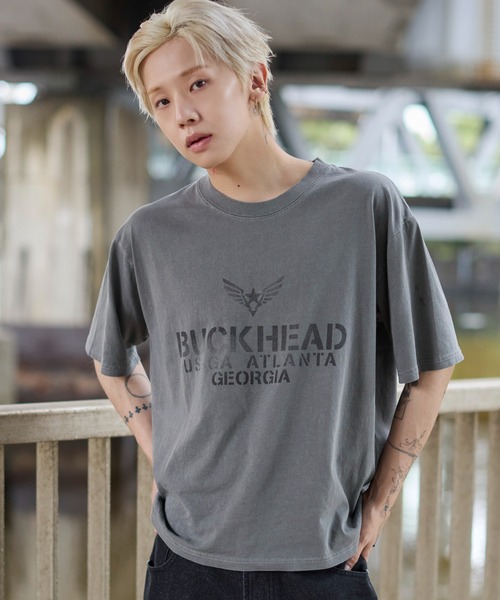 WEGO(ウィゴー)の「WEGO/ステンシルロゴグラフィックT(Tシャツ/カットソー・メンズ・ブラック/アイボリー・MEDIUM/LARGE)」の2枚目の写真