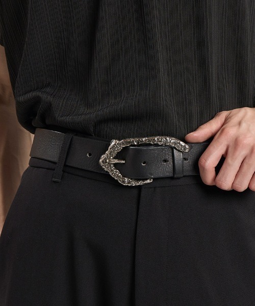 NO ID.(ノーアイディ)の「mko13724-モルテンバックルレザーベルト(859088-529E)(ベルト・メンズ・ブラック・ONE SIZE)」の5枚目の写真