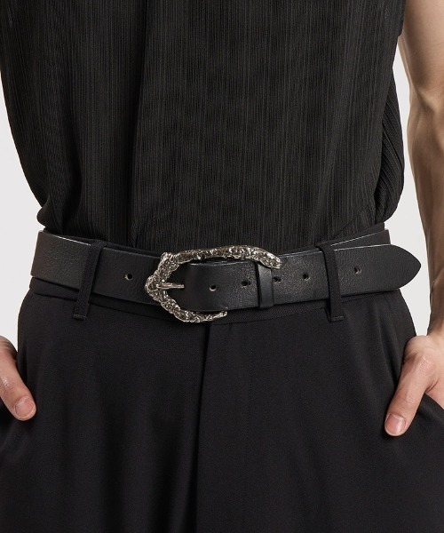 NO ID.(ノーアイディ)の「mko13724-モルテンバックルレザーベルト(859088-529E)(ベルト・メンズ・ブラック・ONE SIZE)」の6枚目の写真