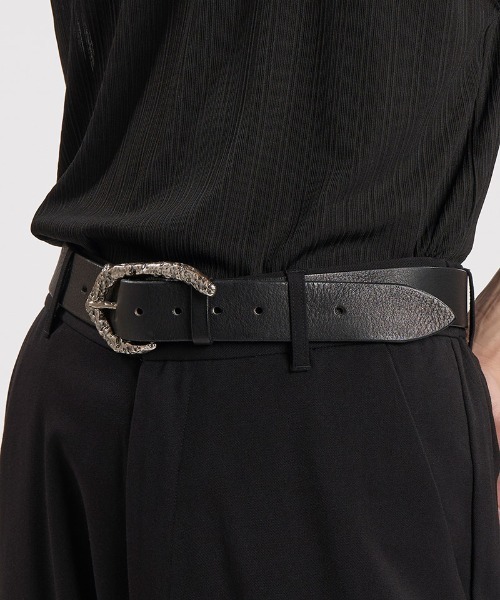 NO ID.(ノーアイディ)の「mko13724-モルテンバックルレザーベルト(859088-529E)(ベルト・メンズ・ブラック・ONE SIZE)」の7枚目の写真