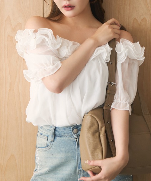miune（ミューヌ）の「フリルシフォンオフショルダートップス（シャツ/ブラウス・レディース・ホワイト/ブラック/クリーム・FREE）」の11枚目の写真