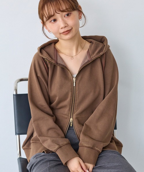 LAVEANGE（ラビアンジェ）の「ピグメントダブルジップスウェットパーカー｜ヴィンテージライク/ジップアップ/フーディー/大人カジュアル（パーカー・レディース・ブラック/ブラウン・4L/LL/M/3L/5L）」の3枚目の写真