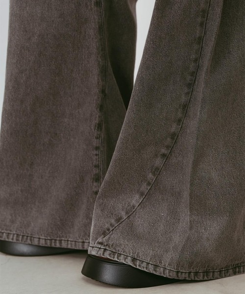 Knuth Marf(クヌースマーフ)の「Knuth Marf / クヌースマーフ wide bell-bottom denim pants(デニムパンツ・レディース・グレー/ブラウン・SMALL/X-SMALL)」の15枚目の写真
