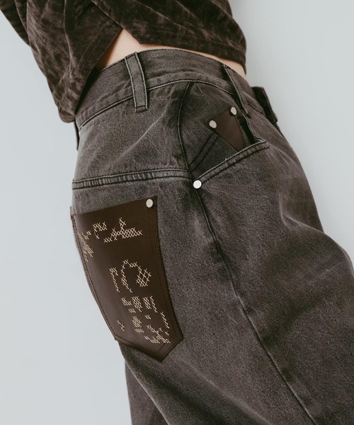 Knuth Marf(クヌースマーフ)の「Knuth Marf / クヌースマーフ wide bell-bottom denim pants(デニムパンツ・レディース・グレー/ブラウン・SMALL/X-SMALL)」の18枚目の写真