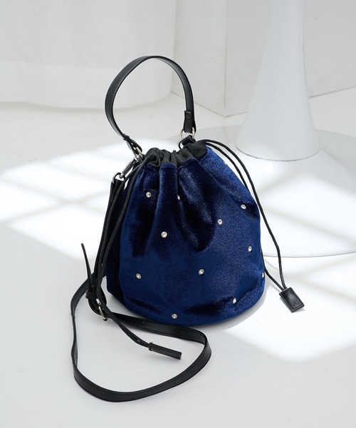 MAGASIN DE MODE Chou Chou(マガジンデモードシュシュ)の「【MAGASIN DE MODE Chou Chou】ベロアビジュー巾着ショルダー オケージョン/結婚式/二次会/パーティー SNBD(ショルダーバッグ・レディース・ブラック/ピンクベージュ/ネイビー・FREE)」の2枚目の写真