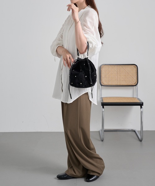 MAGASIN DE MODE Chou Chou(マガジンデモードシュシュ)の「【MAGASIN DE MODE Chou Chou】ベロアビジュー巾着ショルダー オケージョン/結婚式/二次会/パーティー SNBD(ショルダーバッグ・レディース・ブラック/ピンクベージュ/ネイビー・FREE)」の9枚目の写真