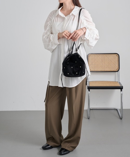 MAGASIN DE MODE Chou Chou(マガジンデモードシュシュ)の「【MAGASIN DE MODE Chou Chou】ベロアビジュー巾着ショルダー オケージョン/結婚式/二次会/パーティー SNBD(ショルダーバッグ・レディース・ブラック/ピンクベージュ/ネイビー・FREE)」の10枚目の写真