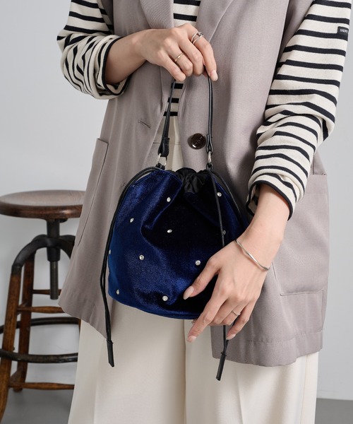 MAGASIN DE MODE Chou Chou(マガジンデモードシュシュ)の「【MAGASIN DE MODE Chou Chou】ベロアビジュー巾着ショルダー オケージョン/結婚式/二次会/パーティー SNBD(ショルダーバッグ・レディース・ブラック/ピンクベージュ/ネイビー・FREE)」の16枚目の写真