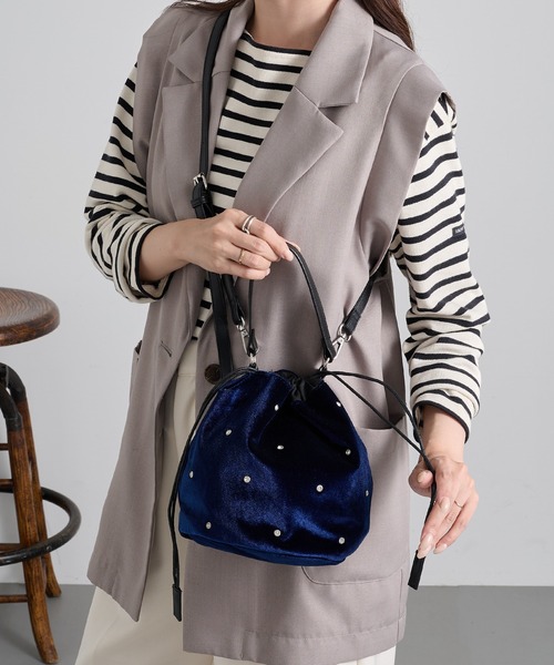 MAGASIN DE MODE Chou Chou(マガジンデモードシュシュ)の「【MAGASIN DE MODE Chou Chou】ベロアビジュー巾着ショルダー オケージョン/結婚式/二次会/パーティー SNBD(ショルダーバッグ・レディース・ブラック/ピンクベージュ/ネイビー・FREE)」の13枚目の写真