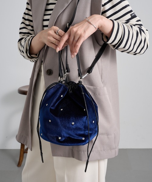 MAGASIN DE MODE Chou Chou(マガジンデモードシュシュ)の「【MAGASIN DE MODE Chou Chou】ベロアビジュー巾着ショルダー オケージョン/結婚式/二次会/パーティー SNBD(ショルダーバッグ・レディース・ブラック/ピンクベージュ/ネイビー・FREE)」の14枚目の写真