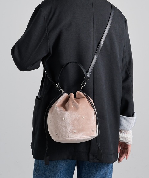 MAGASIN DE MODE Chou Chou(マガジンデモードシュシュ)の「【MAGASIN DE MODE Chou Chou】ベロアビジュー巾着ショルダー オケージョン/結婚式/二次会/パーティー SNBD(ショルダーバッグ・レディース・ブラック/ピンクベージュ/ネイビー・FREE)」の21枚目の写真