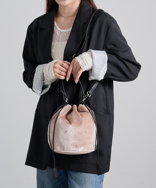 MAGASIN DE MODE Chou Chou(マガジンデモードシュシュ)の「【MAGASIN DE MODE Chou Chou】ベロアビジュー巾着ショルダー オケージョン/結婚式/二次会/パーティー SNBD(ショルダーバッグ・レディース・ブラック/ピンクベージュ/ネイビー・FREE)」の20枚目の写真