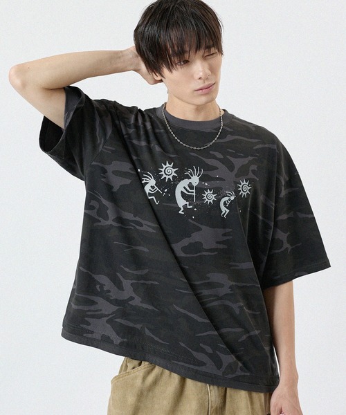 MSG（エムエスジー）の「グラフィックプリント迷彩半袖Tシャツ（Tシャツ/カットソー・メンズ・ベージュ/カーキ/チャコール・FREE）」の2枚目の写真