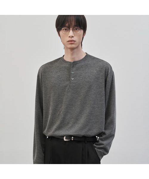 WORK ON BODY OFF(ワークオンボディオフ)の「レスティッドセミオーバーフィットヘンリーネックニット(4カラー)(ニット/セーター・メンズ・ブラウン/チャコール/ホワイト/ブラック・LARGE/MEDIUM/SMALL/X-LARGE/XX-LARGE)」の3枚目の写真