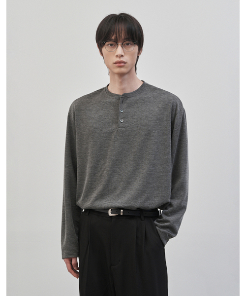 WORK ON BODY OFF(ワークオンボディオフ)の「レスティッドセミオーバーフィットヘンリーネックニット(4カラー)(ニット/セーター・メンズ・ブラウン/チャコール/ホワイト/ブラック・LARGE/MEDIUM/SMALL/X-LARGE/XX-LARGE)」の7枚目の写真