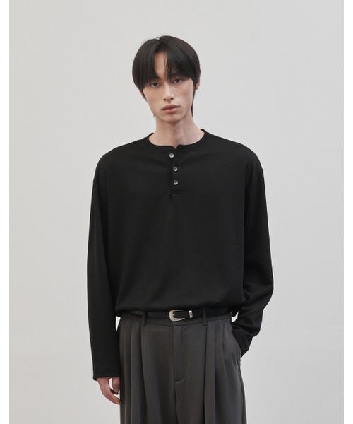 WORK ON BODY OFF(ワークオンボディオフ)の「レスティッドセミオーバーフィットヘンリーネックニット(4カラー)(ニット/セーター・メンズ・ブラウン/チャコール/ホワイト/ブラック・LARGE/MEDIUM/SMALL/X-LARGE/XX-LARGE)」の8枚目の写真