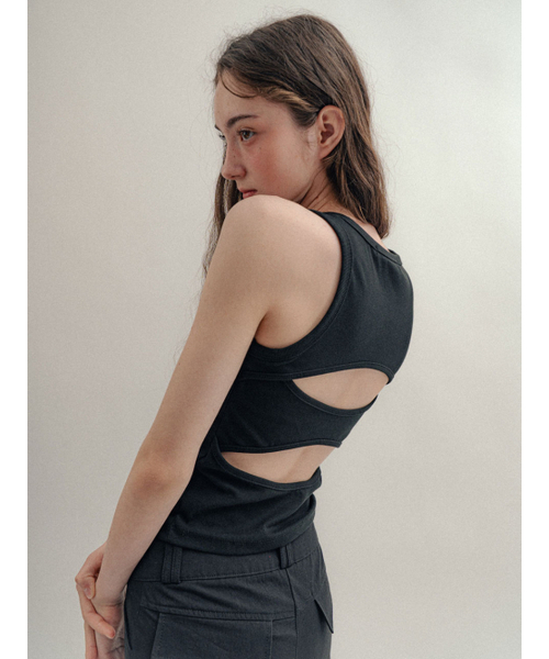 VISUS(ヴィスシュ)の「Back Hole Sleeveless_Black(Tシャツ/カットソー・レディース・その他・FREE)」の3枚目の写真